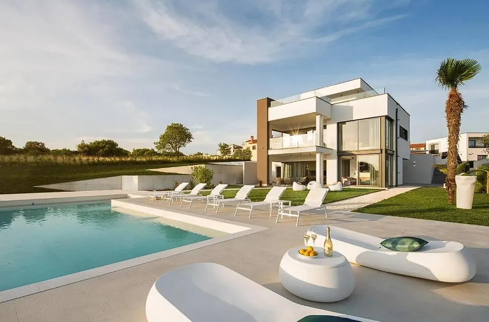 Beautiful Villa ! 4 Bedrooms !!! Vintijan Holiday home